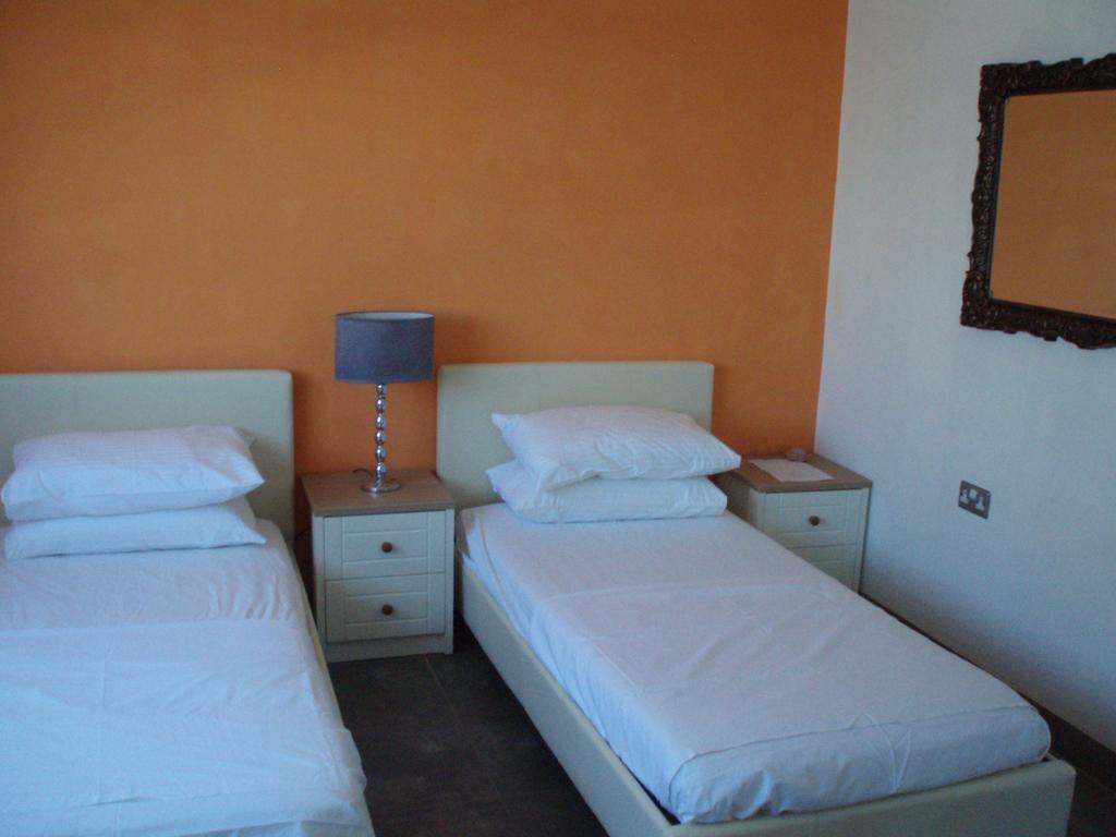 Big Red'S Hotel Bull Savanna Екстериор снимка